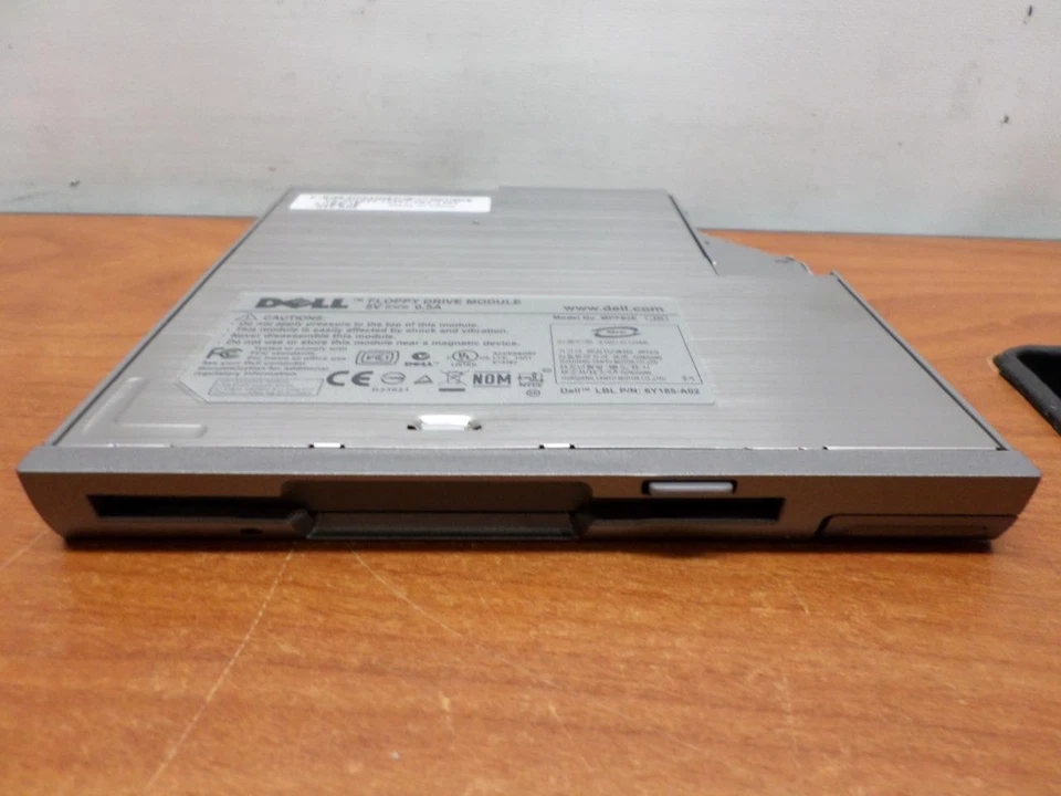 Dell Y6933 6Y185-A02 C8830 D-Series Latitude 3.5" Floppy Disk Drive - Image 2 of 4