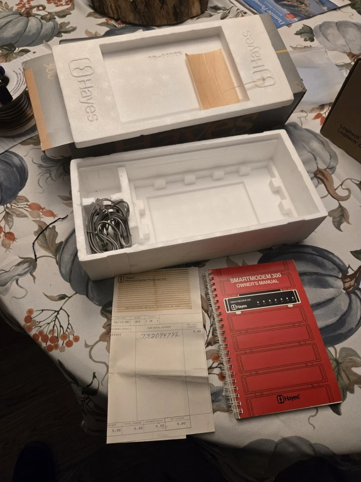 Hayes SmartModem 300 - powers up! in Box Boxed - Image 2 of 3