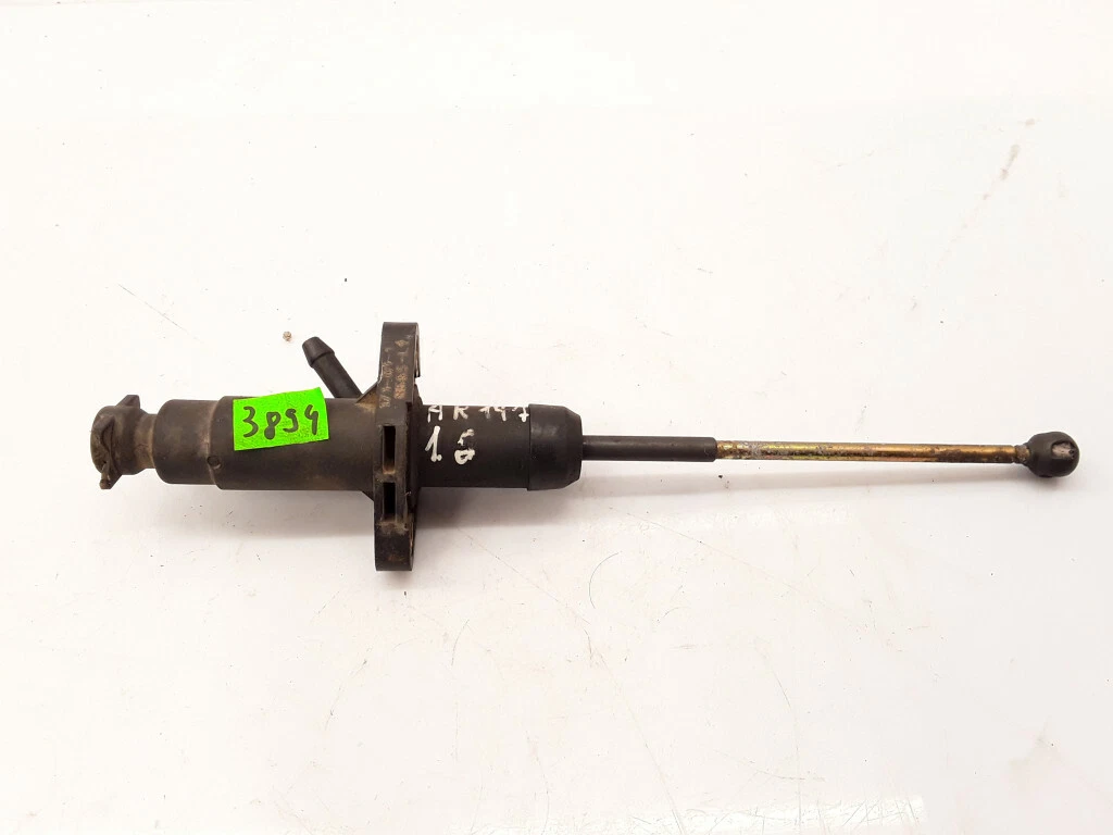 Alfa Romeo 147 2002 1.6 clutch pedal master cylinder 46547168