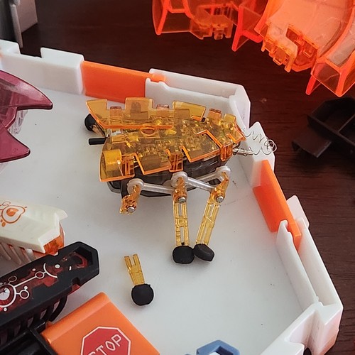 Hexbug Lot Nano Bugs Track Pieces Gatling Gun Beetles Remote Connections Pads - Picture 9 of 12