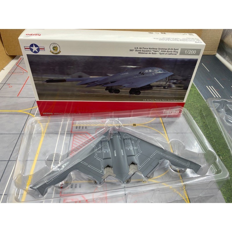 herpa B-2 スピリット 1/200 限定版 Herpa 1/200 Spirit of America B-2A Phantom Bomber 82-1066 Finished