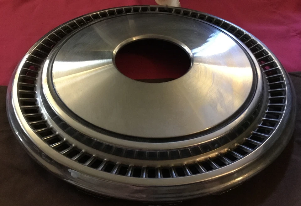 Tapacubos cubierta rueda delantera Dodge Truck Ram Charger Trail Duster 15" 4x4 1980-85  Foto 3 de 4