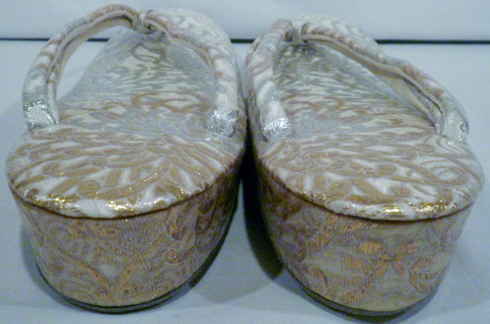 PANTOFOLA D’ORO Pantofole Giapponesi Infradito Geta Zoccoli Kimono Zori Argento Oro Crisantemi