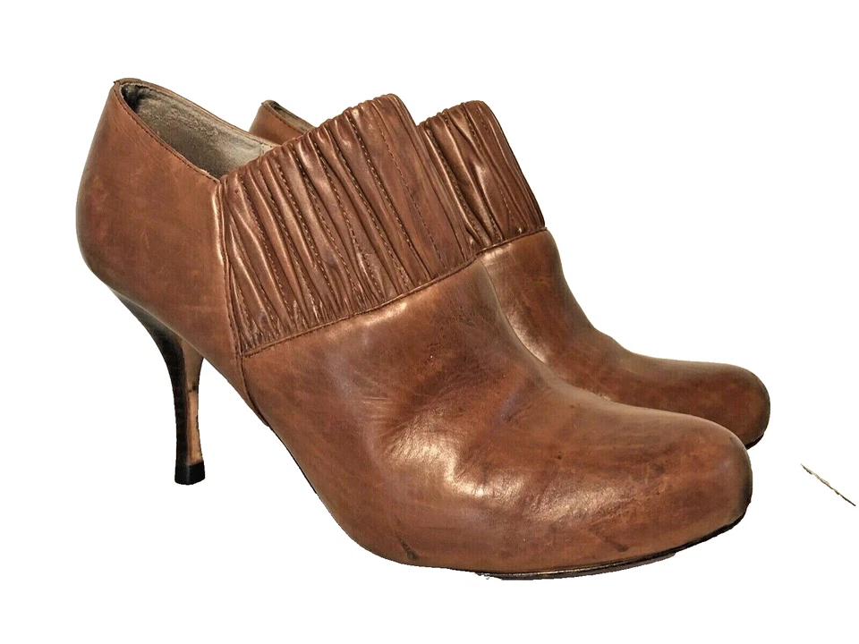 Max Studio MARRÓN Cuero Punta Redonda Tacón Alto Botines Zapatos Botín Talla 7 M Foto 3 de 4