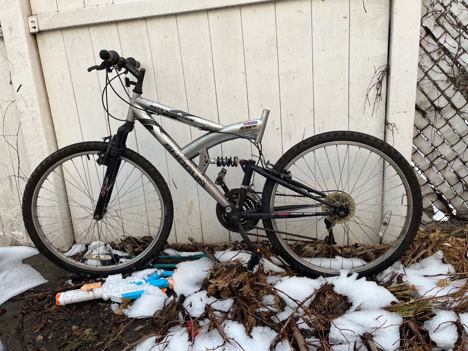 26&rdquo; mountain bike aluminum silver used missing seat