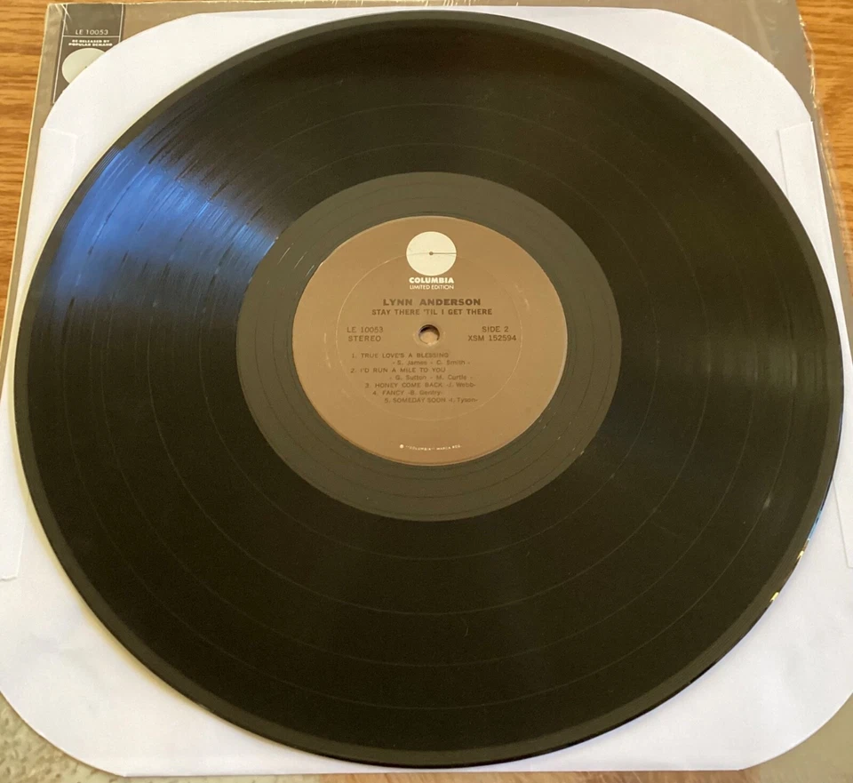 Lynn Anderson “Stay There ‘Til I Get There" 33 1/3 rpm LP record, LE10053 - Image 4 of 4