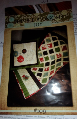 Thimble Table Runner Pattern Thimble Blossoms JOY Sofa Table Runner Pillow Quilt Pattern-WITH FABRIC ...