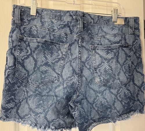 🩳🩳Seven7 Women’s Size 12, Python Indigo Mid Rise Jean Shorts 5” Inseam🩳🩳 - Picture 4 of 5
