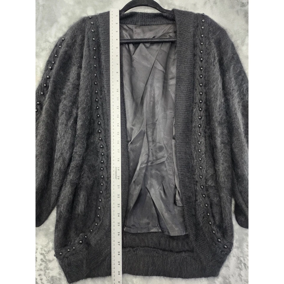 Cardigã Vintage Anos 80 Angorá Manga Balão Frisado Casulo Frente Aberta Tamanho M Preto - Imagem 2 de 4
