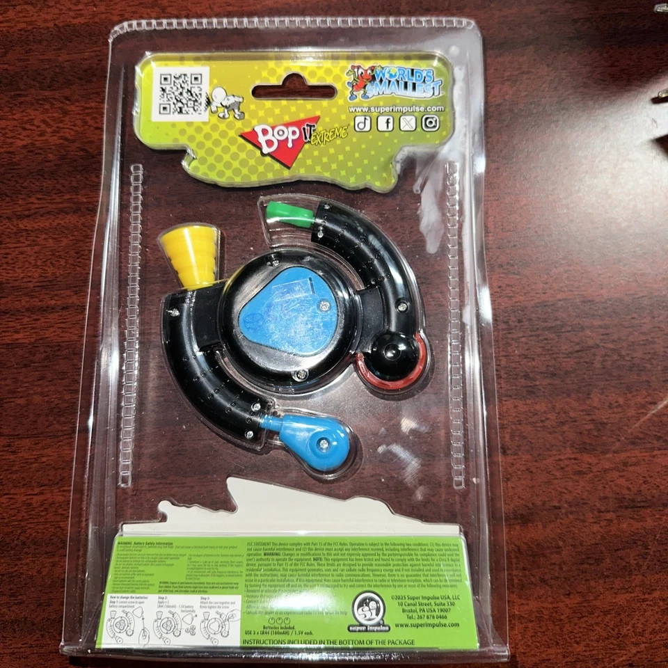 Bop It Extreme –Play The Classic Bop It Challenge in a Miniature Worlds Smallest - Image 2 of 2