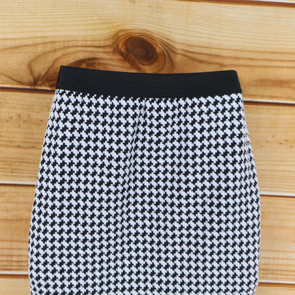 Falda lápiz Rue 21 para mujer talla M negra geométrica mezcla de poliéster elástica Foto 4 de 4