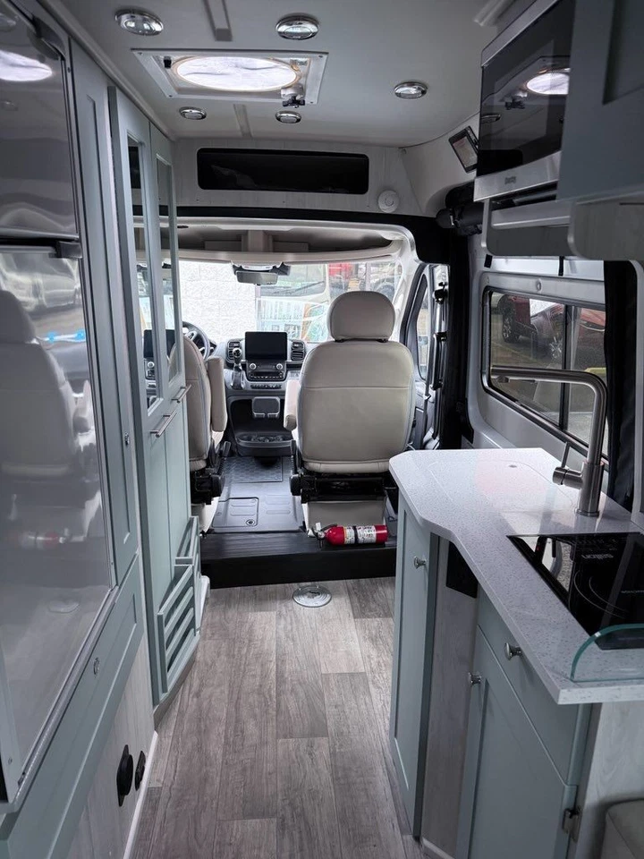 2024 Roadtrek Chase 50 20' Class B Motorhome C54179912 - Image 4 of 4