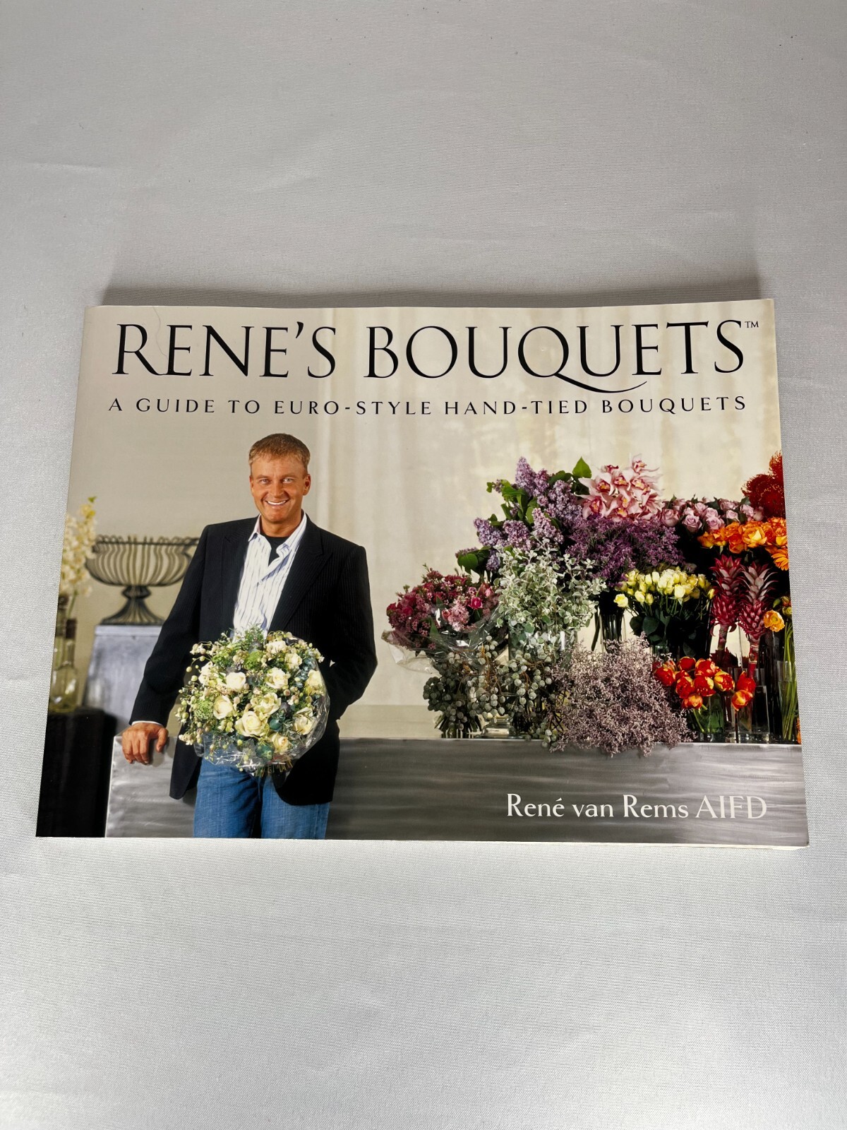 Ramos de René Guía de Ramos de Estilo Europeo Floral Atado a Mano 1ª Edición Boda Novia Granja