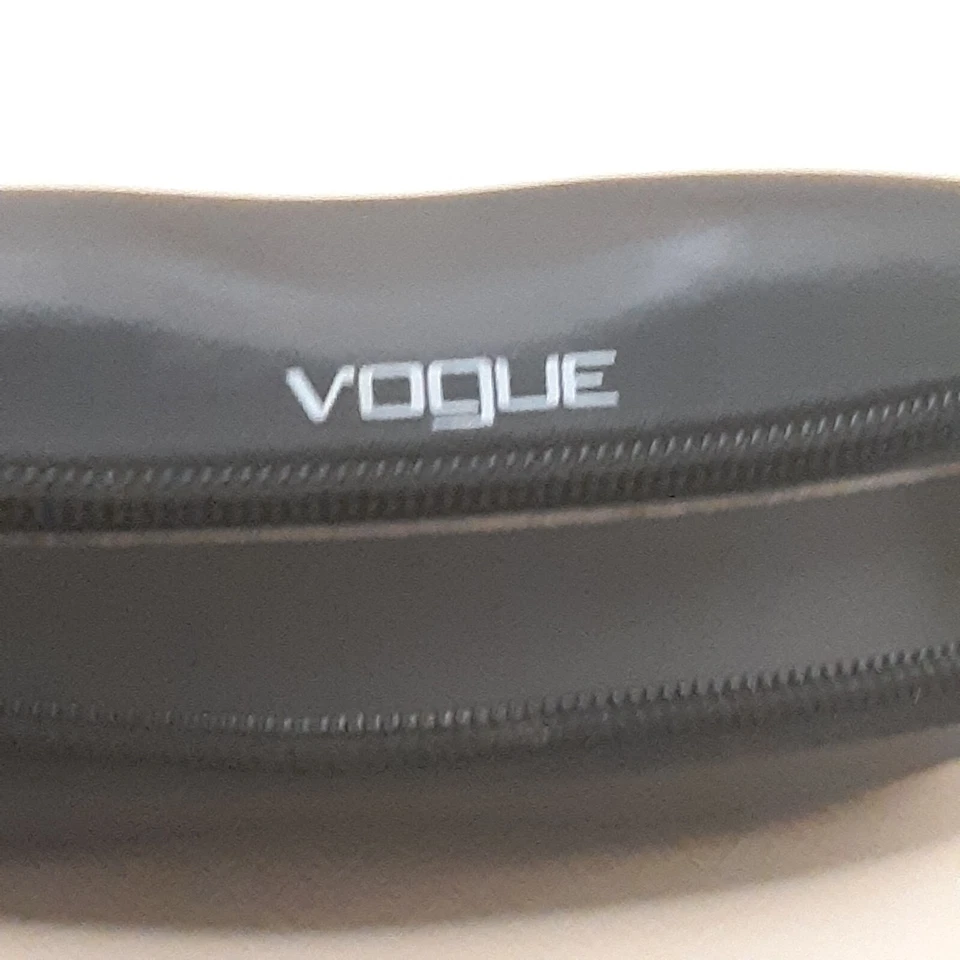 Auténticas gafas de sol Vogue gafas de sol negras semi-duras estuche con cremallera Foto 2 de 4