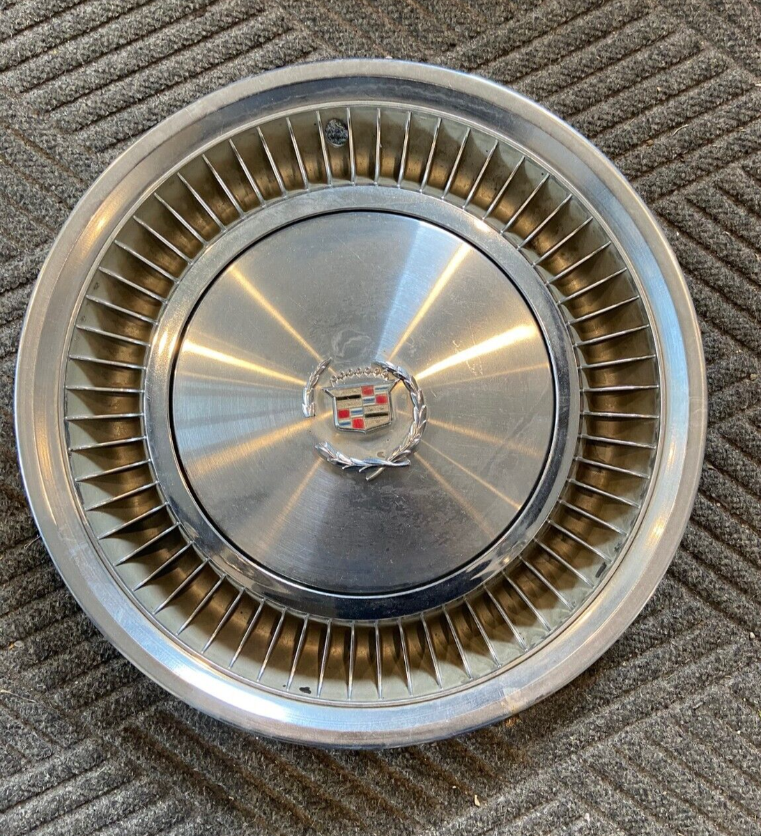 One 1974 75 76 77 78 Cadillac Eldorado Hubcap Wheel Cover 15