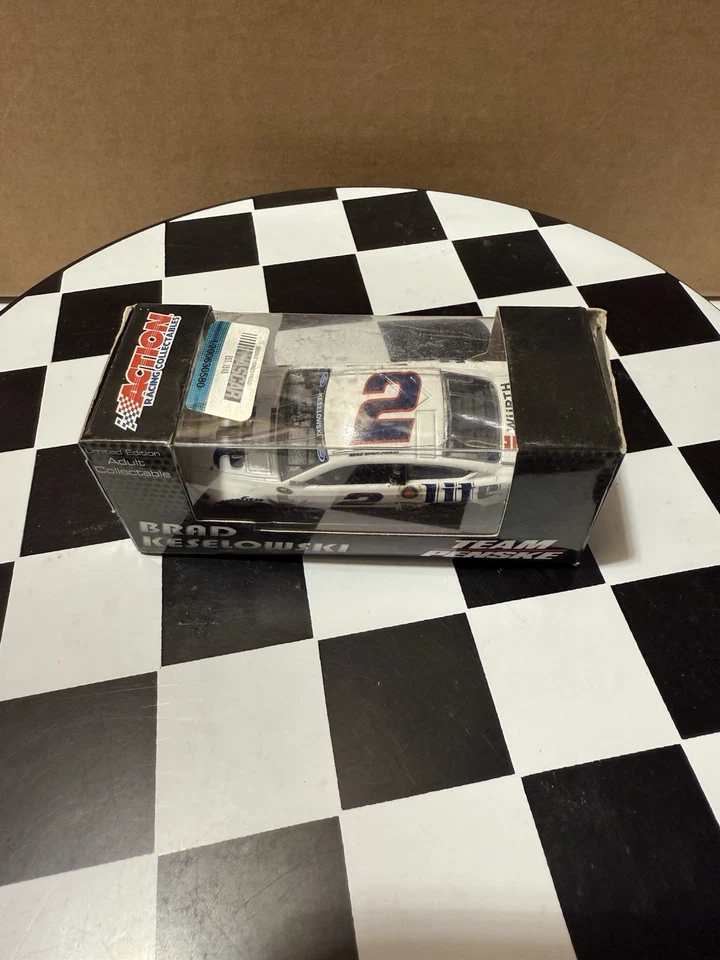 RARO* Brad Keselowski #2 Miller Lite Branco 2014 ACTION 1/64 Nascar Diecast - Imagem 2 de 4