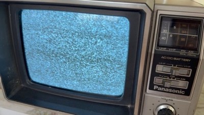 Vintage Panasonic TR-7001T Portable TV (1983) – Retro Design Piece