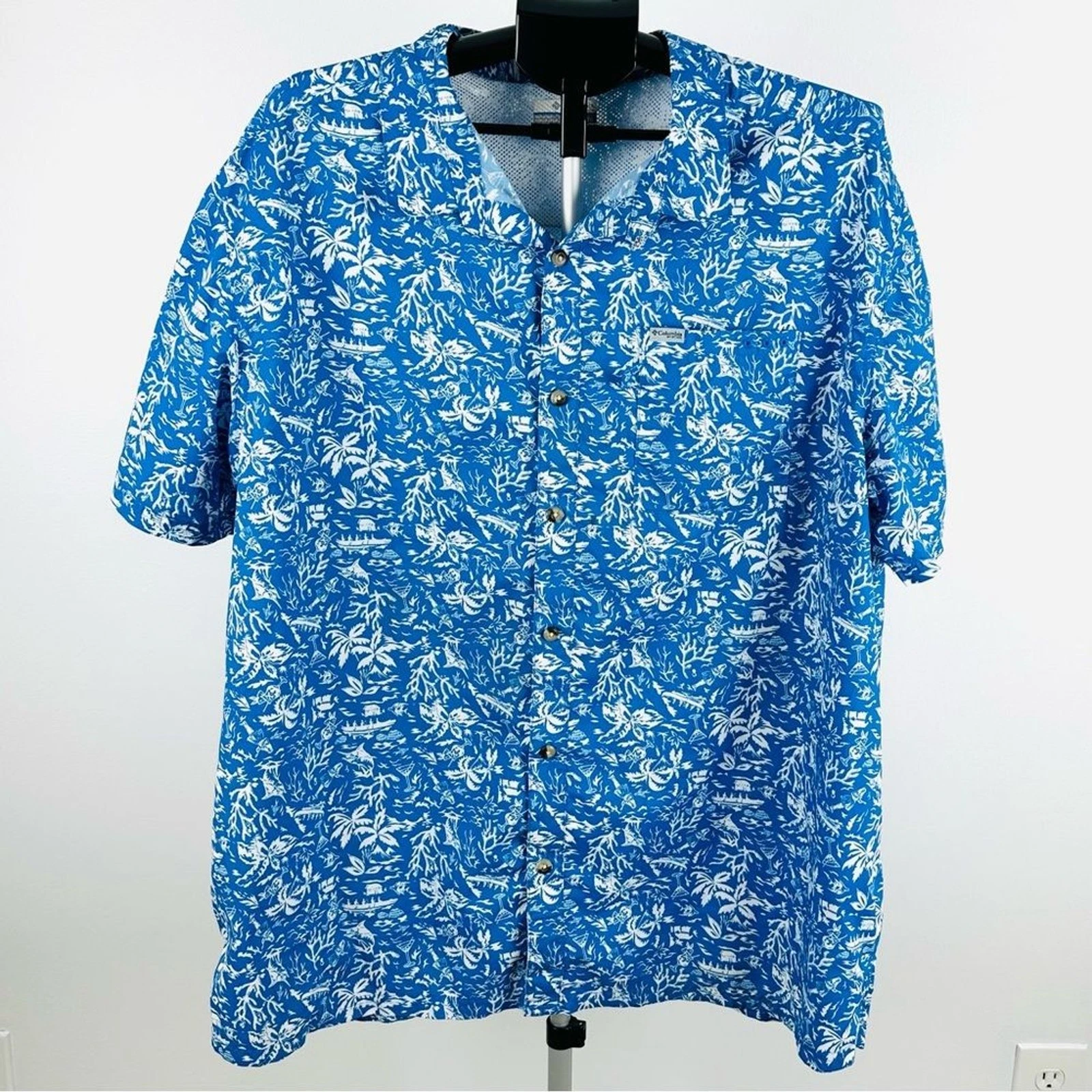 Columbia PFG SZ XXL/2XL Blue White Fishing Print Button Front Short Sleeve Shirt