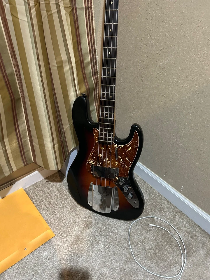 4 string electric bass guitar used vintage - Image 3 of 3