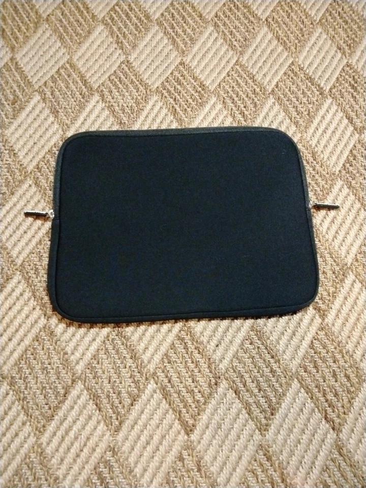 Funda de neopreno para tableta portátil Sanrio Hello Kitty usada negra rosa 8x11x3/4" Foto 2 de 4