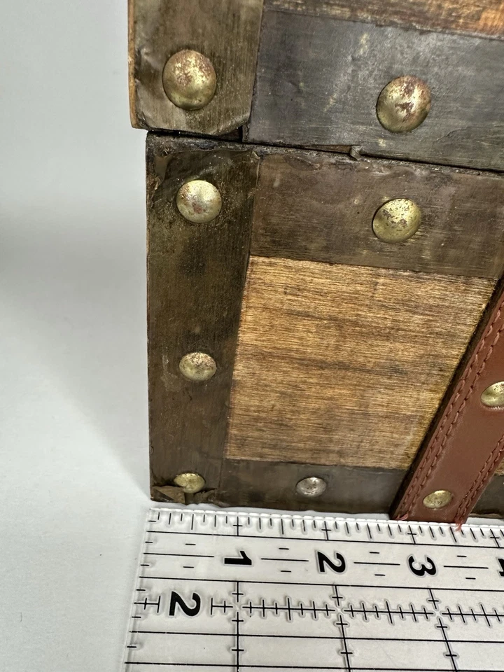 Vintage style Wood and Leather Chest - Image 3 of 4