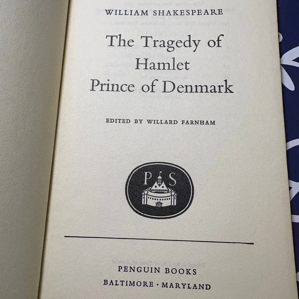 Hamlet (The Pelican Shakespeare) [Paperback] [Jan 01, 1968] Willard Farnham - Image 4 of 4