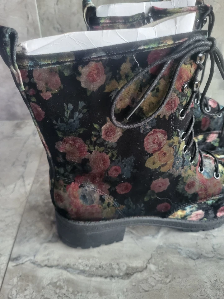 Women's Madden Girl  ELOISEE  Floral/ Black Combat Ankle Boots  Size 10 - Image 2 of 4