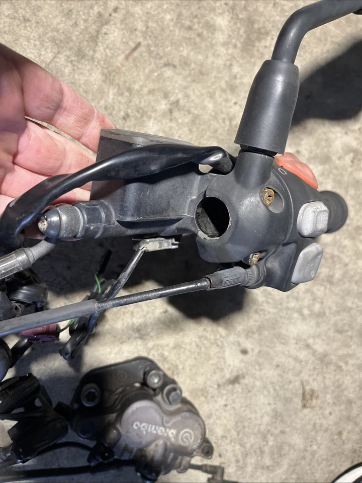 2003 01-05 BMW F650CS Scarver OEM Throttle. Controls Front Brake Lever Caliper - Image 3 of 4