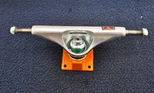Vans VN000ZEANOA Venture Nikolai V-Hollow Silver & Orange 5.6 Skateboard Truck