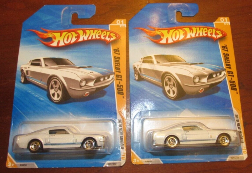 Hot Wheels 2010 nuevos modelos - Shelby GT-500 1967 blanco y azul Foto 2 de 2