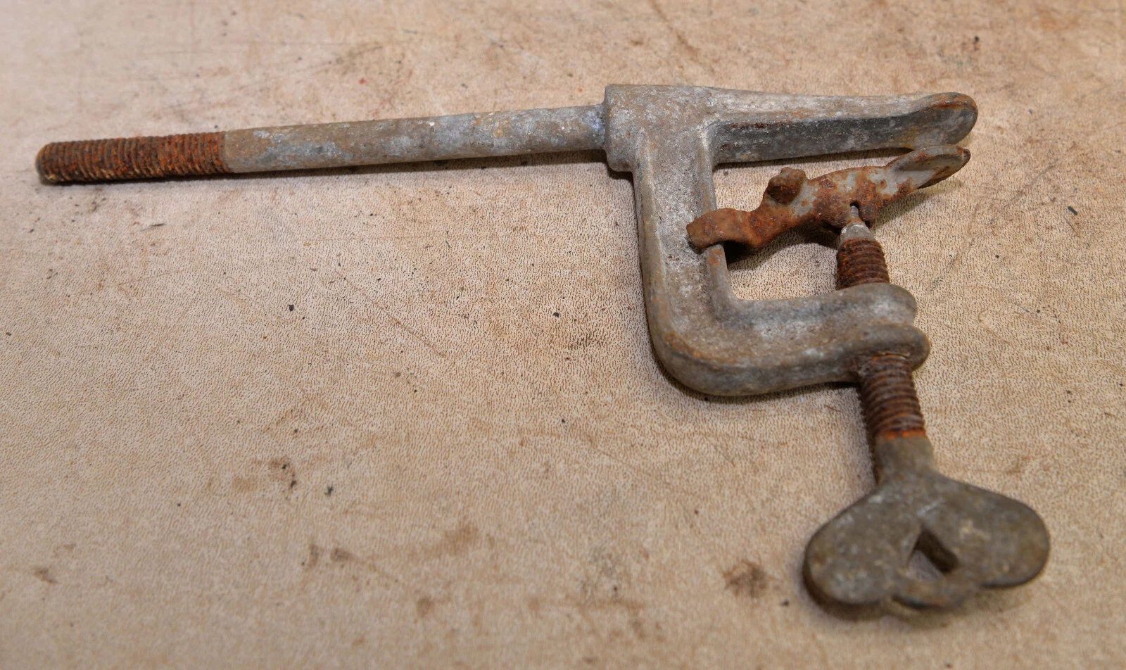 Vintage bench counter holder for apple peeler or grinder collectible tool part
