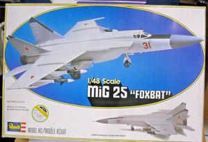 Revell MiG 25 Foxbat kit H-290 1:48 scale complete multi language  1978 NIB NOS