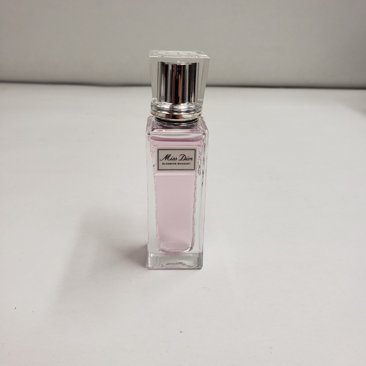 miss dior roller pearl blooming bouquet