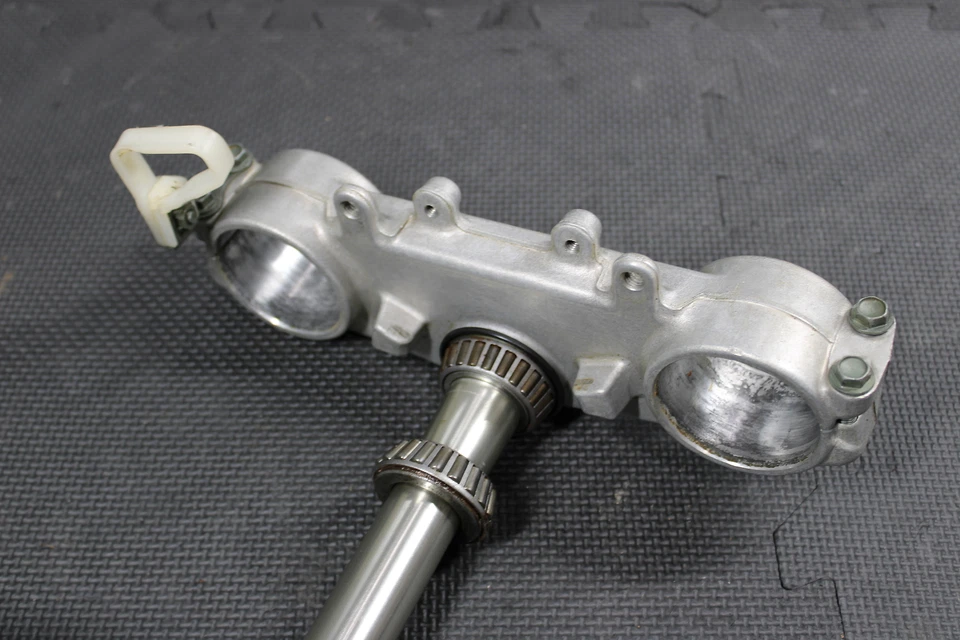 Yamaha YZ250F 2002 OEM palanquilla superior inferior aplicada triple abrazadera de vástago de árbol Foto 4 de 4