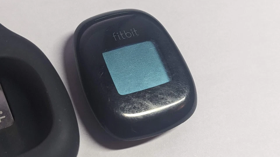 Fitbit Zip Wireless Activity Tracker in Black - Grade C - Image 3 of 4
