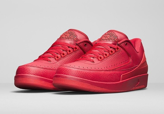 nike air jordan low trainers in red