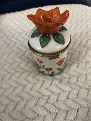 Beautiful Bombay Candle  In Ceramic flower ￼ Trinket Box