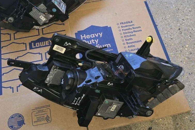 Faro izquierdo/lateral del conductor adaptable AFS Xenon HID 2013-2017 Buick Enclave OEM Foto 3 de 4