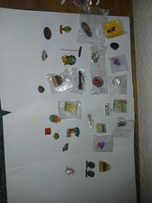 KLEINE SAMMLUNG PINS,ANST&Auml;GNADELN 30 St&uuml;ck