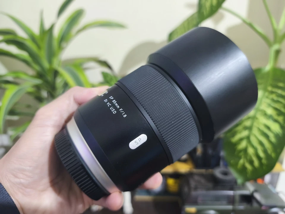 Tamron 85mm F1.8 SP Di VC USD Lens for Canon EF Very Good Condition - Image 2 of 4