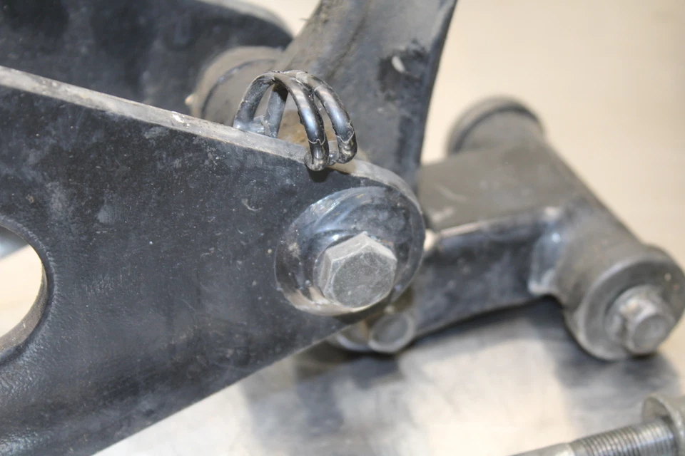 86 SUZUKI GS750ES REAR DOGBONE SHOCK LINKAGE LINK BB140 - Image 3 of 4