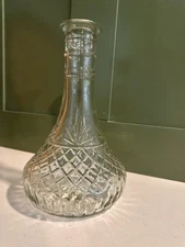 VTG MD 1980 Mogen David 10" Diamond Design Glass Decanter No Top