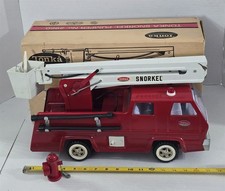 X-711 VINTAGE 1960'S PRESSED STEEL TONKA SNORKEL FIRE TRUCK WITH BOX 