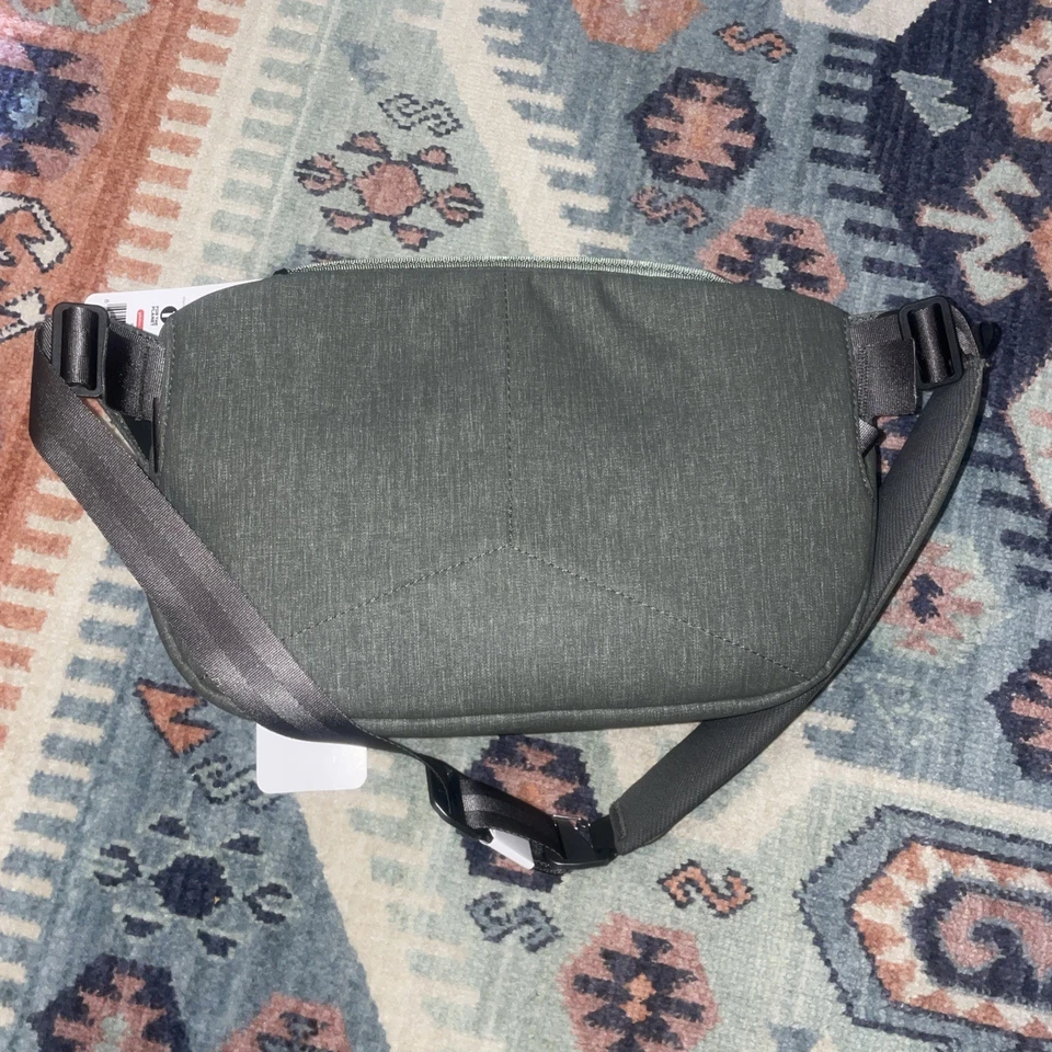 Peak Design Everyday Sling 5L Camera Bag Green DUSTY SAGE GREEN (VG) - Image 4 of 4
