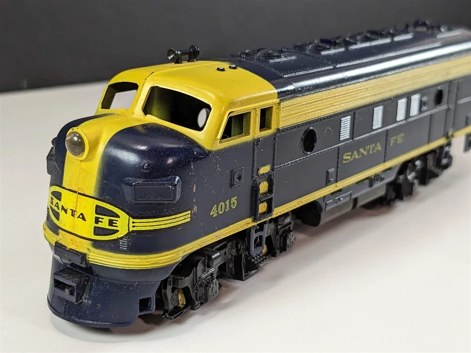 TYCO Mantua 225 Santa Fe F9 A Powered Diesel Locomotive 4015 HO Scale - Image 4 of 4