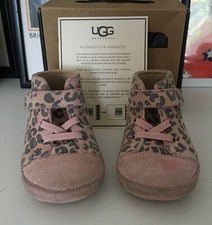 Baby UGG Stiefel rosa Roldan 6-12 Monate neu im Karton Größe 2-3