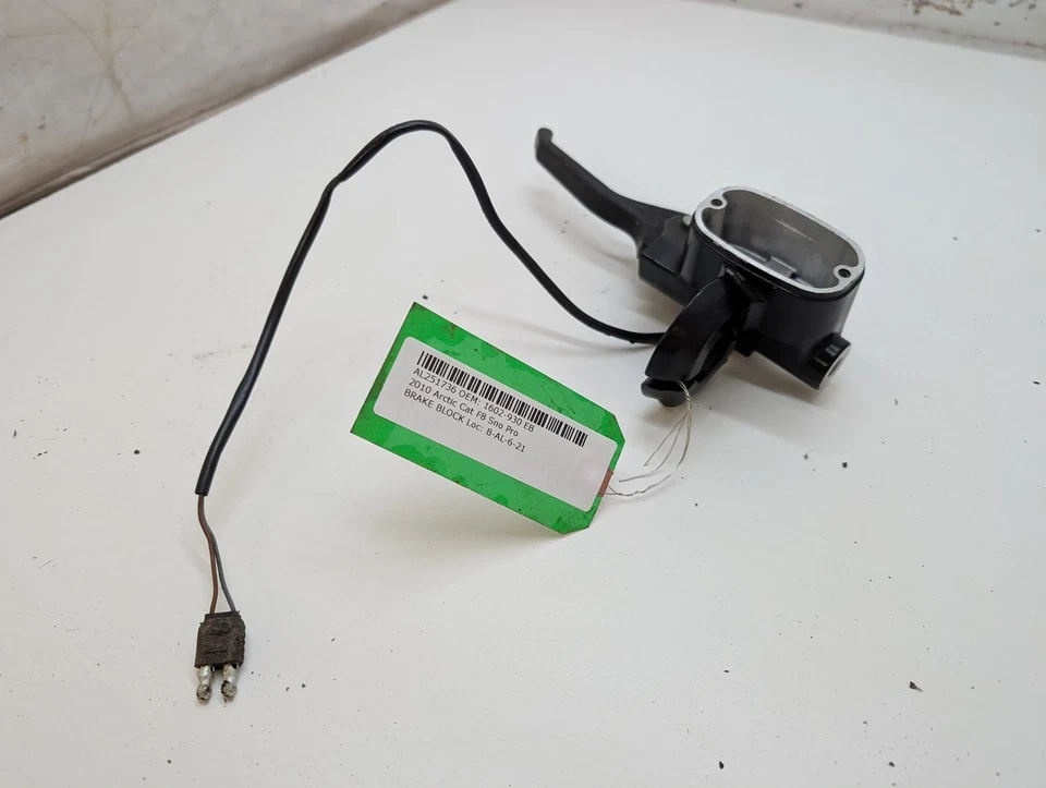 Conjunto de cilindro maestro de freno Arctic Cat usado OEM 1602-930 Bearcat Lynx 2000 Foto 3 de 4