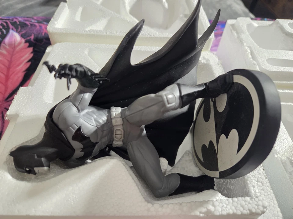Lote de 2 estatuillas de porcelana blancas y negras de Batman y el Joker DC Collectibles NUEVAS Foto 4 de 4