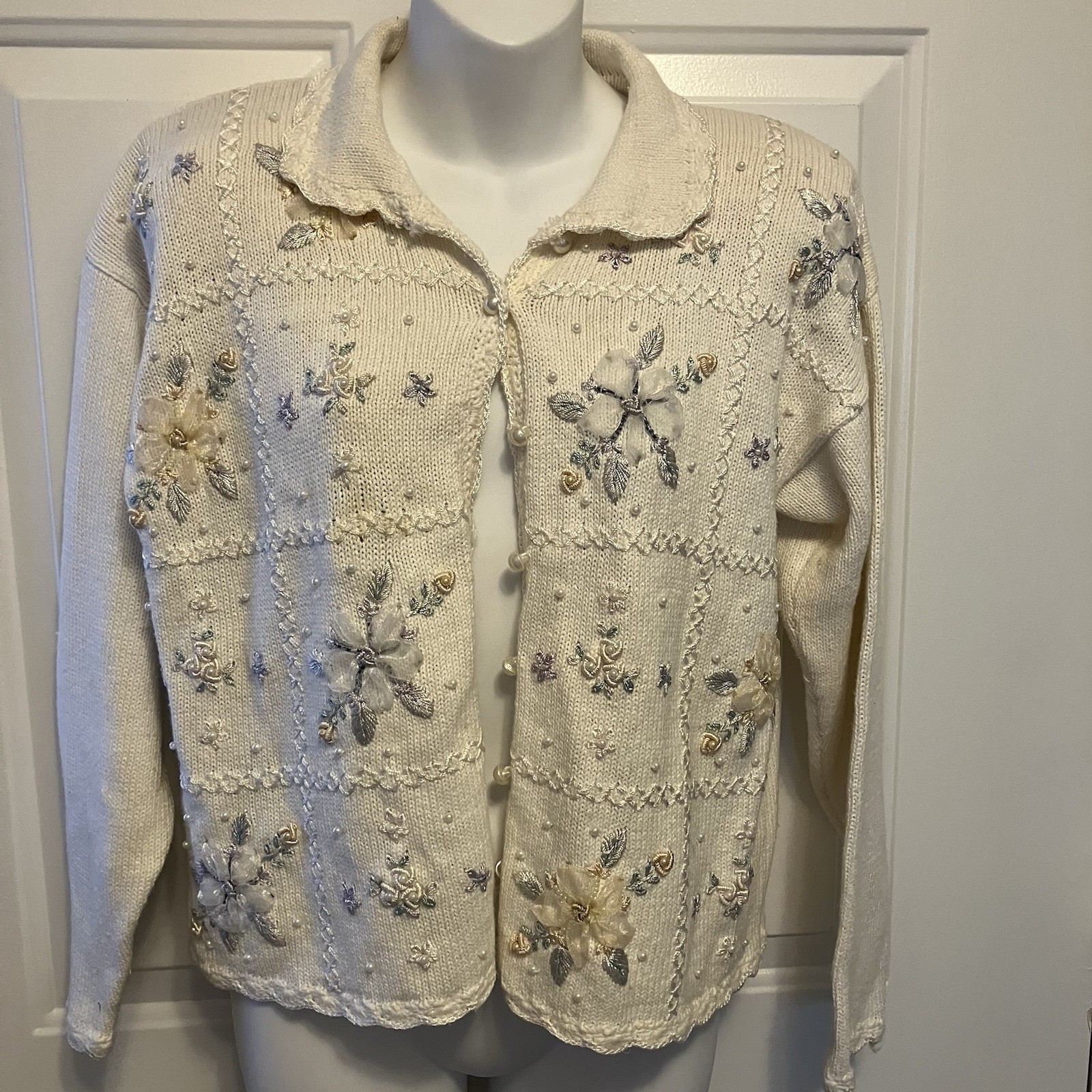 Women’s Size Medium Ivory Cardigan Sweater Chunky Crochet Pearls Embroidered