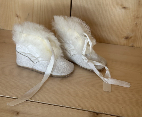 Vintage White Baby Boots Size 0 Quilted Leather Sole Fur Trim Satin Laces